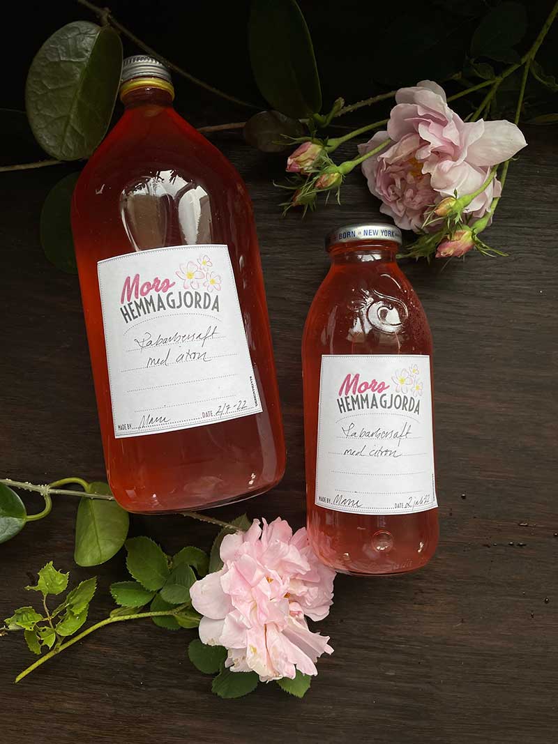rabarbersaft-med-egen-etikett gör egen rabarbersaft